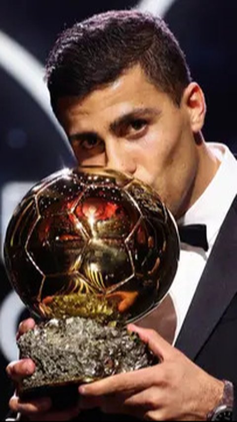 FOTO: Rodri Raih Ballon d'Or 2024, Ini Kontribusi Luar Biasa untuk Manchester City dan Timnas Spanyol