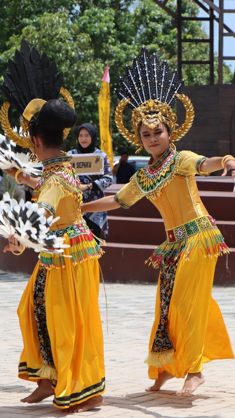 Pj Bupati PPU Zainal Arifin Buka Festival Belian Adat Paser Nondoi Tahun 2024