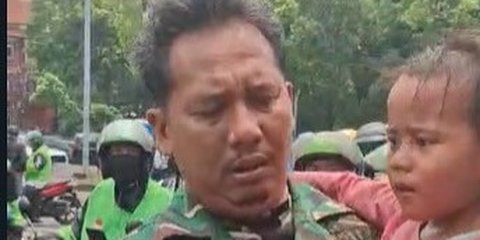 VIDEO: Rekaman Aksi Heroik Babinsa TNI Selamatkan Bocah Perempuan Disandera Pakai Pisau