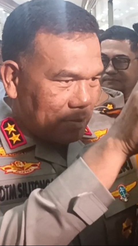 VIDEO: Kapolda NTT Melotot Tunjuk Ipda Rudy Soik di DPR, Elus Kepala Minta Jadi Polisi Baik