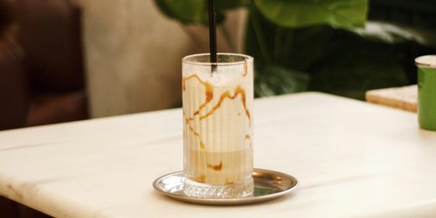 Berapa Kalori dan Nutrisi Segelas Caramel Macchiato? Kelezatan yang Perlu Dibatasi