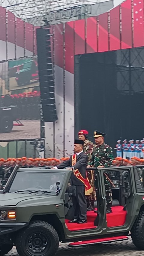 Potret Gagah Jenderal TNI Agus Subiyanto Naik Maung Cek Pasukan Jelang HUT ke-79 TNI