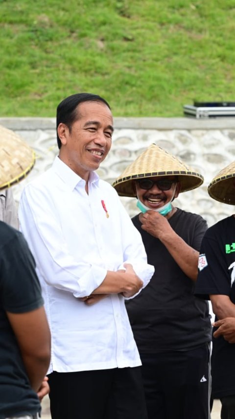 Blusukan ke Pasar di NTT, Jokowi Dapati Harga Lebih Mahal Dibanding Pulau Jawa