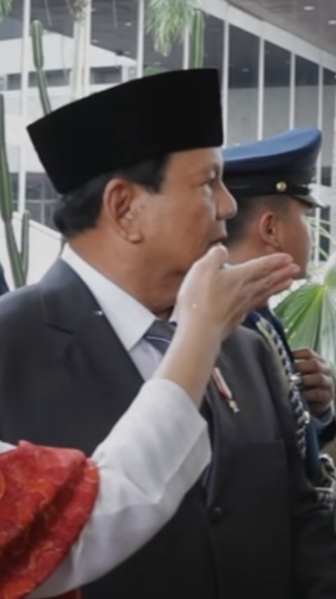 Prabowo Dibuat Geleng-Geleng Dengar Mayor Teddy, Tegaskan Tak Mau Pergi Sebelum Mobil Jemputan Puan Datang