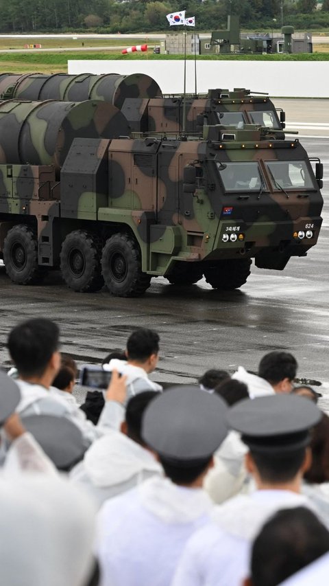 FOTO: Ngerinya Rudal Monster Korea Selatan Pertama Kali Muncul ke Publik, Punya Hulu Ledak 8 Ton