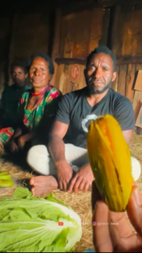 Unik, Begini Cara Makan Pisang di Pedalaman Papua Sensasinya Lebih Enak