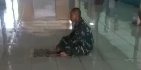 Siswa Secaba TNI ini Bikin Komandan Takjub, Duduk Sendirian Dikira Tidur Ternyata Lagi Mengaji Hapalan Alquran