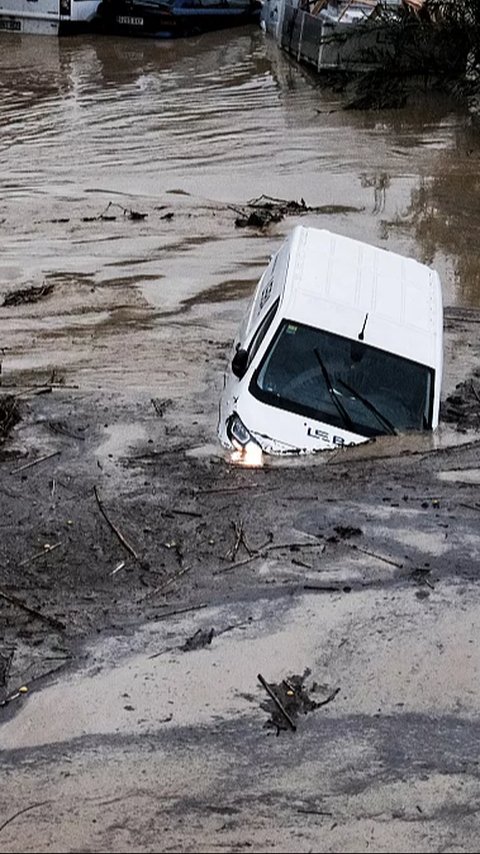 Hujan Selama 8 Jam Tenggelamkan Spanyol, 51 Orang Tewas