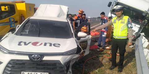 Polisi Olah TKP Kecelakaan Kru tvOne di Tol Pemalang, 3 Tewas