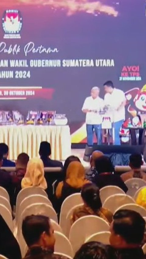 VIDEO: Wajah Kesal Bobby Disoraki, Tatap Tajam Penonton Ingatkan Tata Tertib!