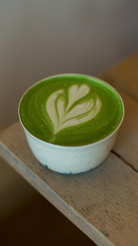 Berapa Kalori dan Nutrisi dari Segelas Matcha Latte? Serta Mengulik Bahayanya Jika Dikonsumsi Terlalu Sering