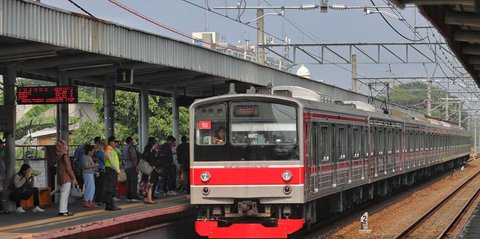 Kenapa Lampu KRL Tetap Menyala Meski Siang Hari? Ini Jawabannya