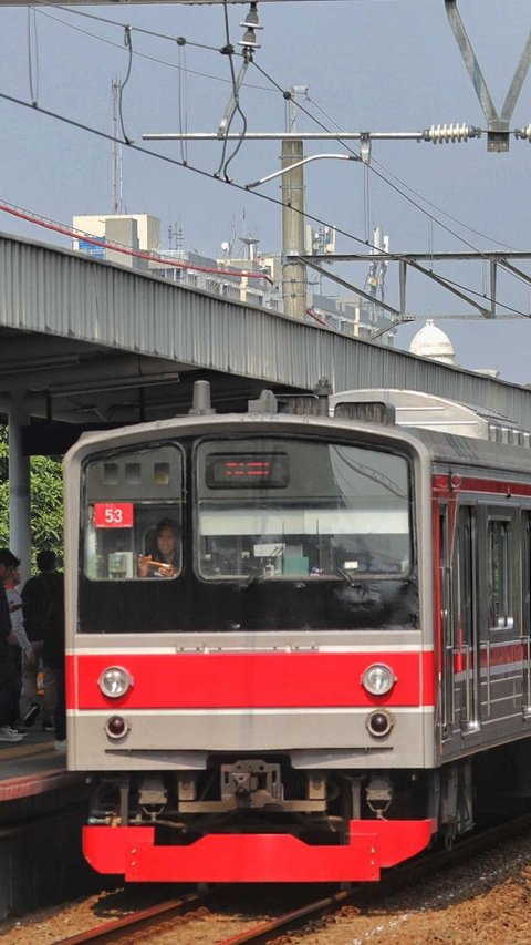 Kenapa Lampu KRL Tetap Menyala Meski Siang Hari? Ini Jawabannya