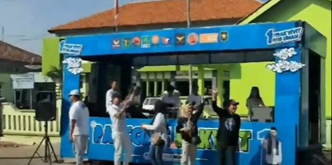 Heboh Kampanye Paslon Bupati Rembang Nekat Gelar Konser Dadakan di Depan Puskesmas, Endingnya Kena 'Semprot' Bawaslu