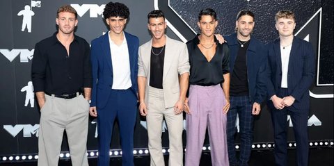 Dianggap Pengalihan Isu Atas Kekejaman Israel di Gaza, Grup Boyband Ini Tuai Kecaman