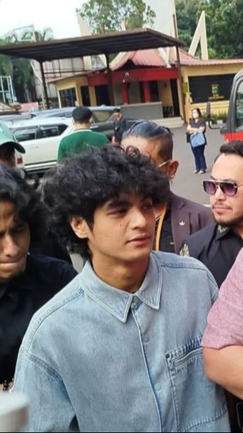 Polisi memanggil Vadel Alfajar Bajideh atau VAB (19) terkait dugaan persetubuhan terhadap anak Nikita Mirzani, Laura Meizani (LM) atau Lolly