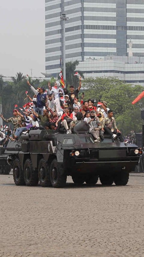 FOTO: Gagahnya Altusista hingga Jet Tempur Pamer Kekuatan di HUT TNI, Bikin Ribuan Masyarakat Terpukau