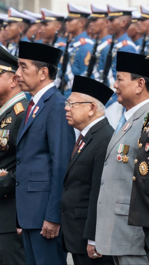 VIDEO: Erat Jokowi Pegang Tangan Iriana di HUT TNI, Prabowo Gandeng Ma'ruf di Panggung Tamu VIP