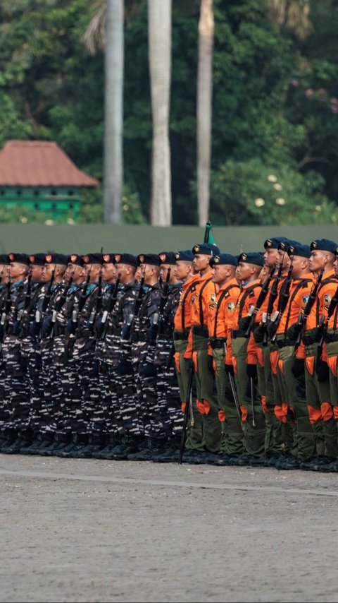 VIDEO: Defile Pasukan TNI di HUT ke-79, Gagah & Tangguh Dihormati Jokowi hingga Prabowo