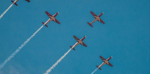 VIDEO: Dari Drone hingga Maung, Parade Militer Tempur di HUT TNI Bikin Kagum Jokowi-Prabowo