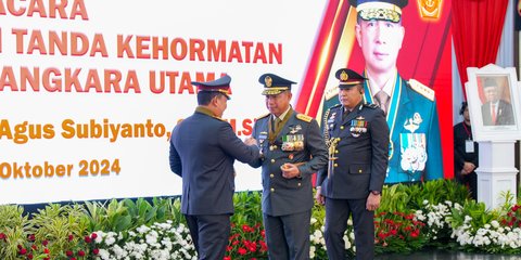 Kapolri Sematkan Bintang Bhayangkara Utama ke Panglima dan 3 Kepala Staf TNI