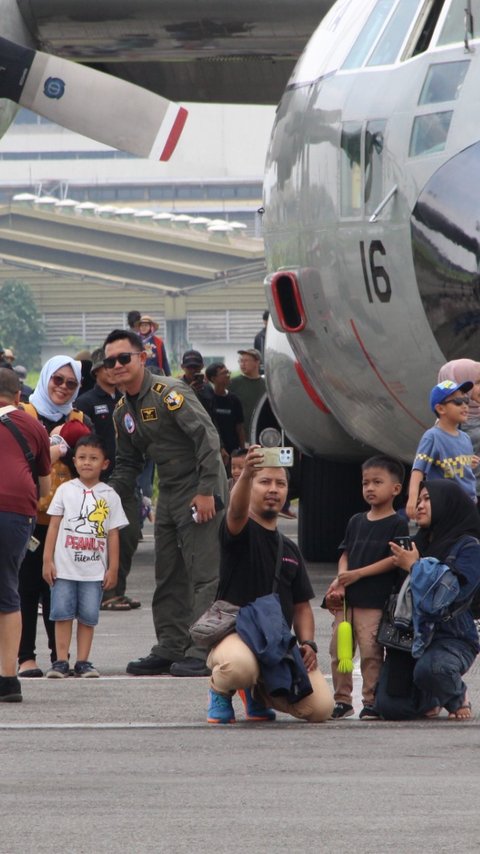 Antusiasnya Warga Bandung 'Serbu' Lanud Husein Sastranegara di HUT ke-79 TNI