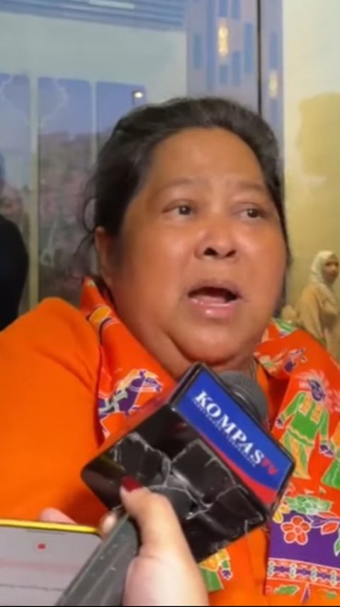 VIDEO: Semangat Atun, Ngotot Temani Bang Doel Dari Atas Kursi Roda Debat Pilgub Jakarta