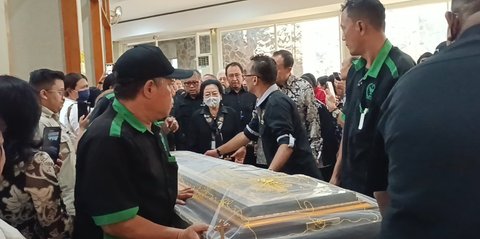 Megawati Hadiri Upacara Misa Tutup Peti Romo Beni Susetyo di Malang