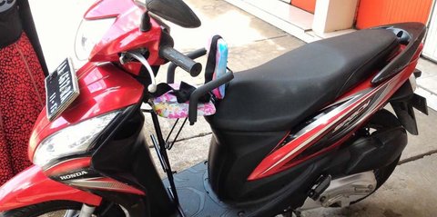 Bahaya Pakai Kursi Tambahan untuk Anak di Motor, Risikonya Tinggi dan Langgar Hukum