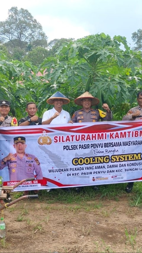 Cerita Polisi Sosialisasi Pilkada Damai di Inhu Sambil Bawa Ayam hingga Ikan Asin