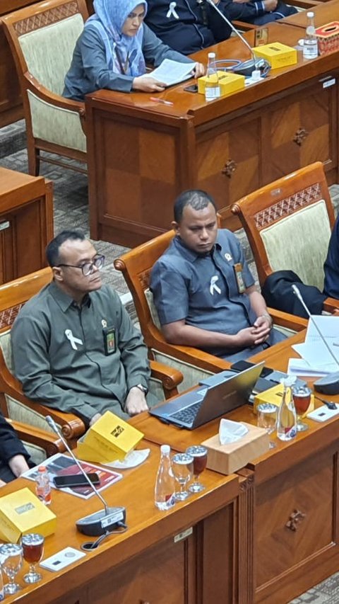 VIDEO: Prabowo Bicara Ditelepon di Tengah Panas Rapat Hakim di DPR, Ucapannya Bikin Merinding