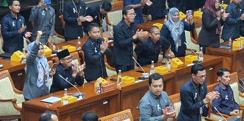 VIDEO: Ditelepon Prabowo Bahas Gaji, Hakim Sampai Berdiri Angkat-Angkat Tangan Bakar Semangat