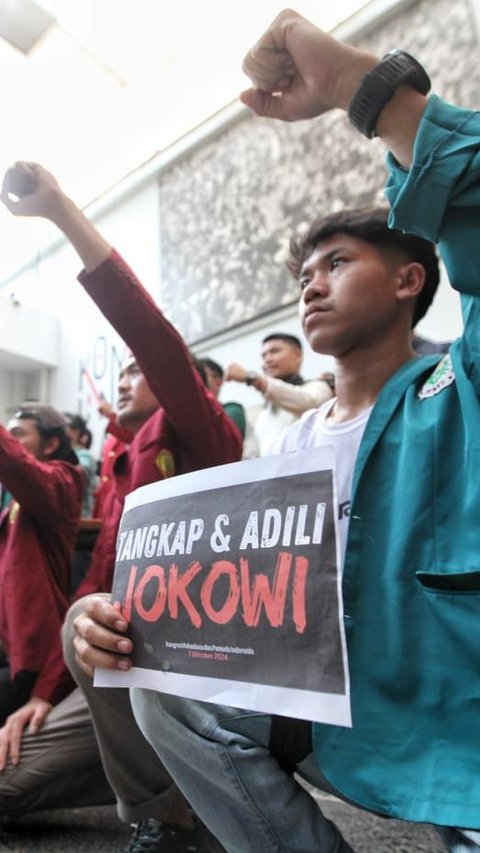 FOTO: Mahasiswa dari Ratusan Perguruan Tinggi Tuntut Jokowi Ditangkap dan Diadili Atas Pelanggaran Konstitusi