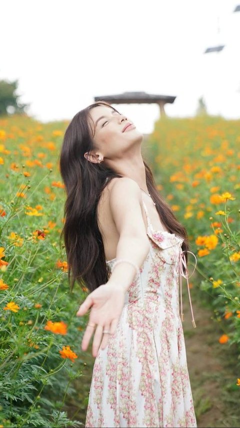 Pesona Sabrina Chairunnisa dalam Photoshoot di Korea Selatan, Dress Cantik yang Mengingatkan pada Gadis ABG!