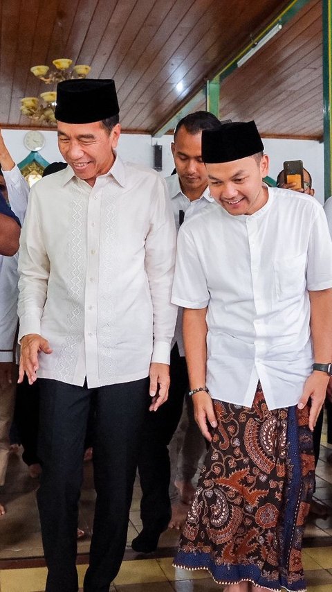 Ditemani Mangkunegara X dan Respati Ardi, Jokowi Salat Jumat di Masjid Al Wustho