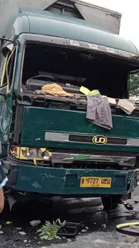 VIDEO: Kronologi Truk Ugal-ugalan di Tangerang Tabrak Kendaraan, Sopir Kritis Diamuk Warga