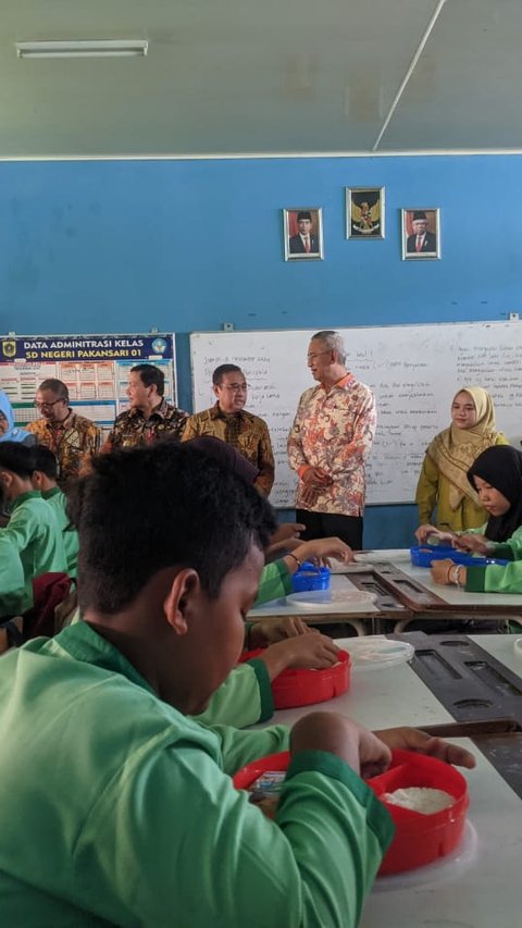 Uji Coba Makan Bergizi Gratis di SDN Bogor, Nilainya Rp15 Ribu Menunya Mewah