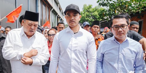 Kaesang Dampingi Zulkarnain-Lerru Yustira Kampanye di TPS Desa Gelam Jaya