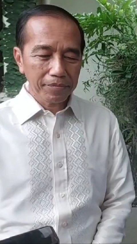 VIDEO: Pertemuan Ridwan Kamil & Jokowi di Solo Usai Makan dengan Prabowo, Bawa Kue Lapis Bogor