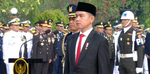 Gantikan Presiden Prabowo, Ini Gaya Wapres Gibran Pimpin Upacara Hari Pahlawan