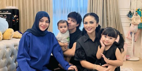 Potret Harmonis dan Keakraban Anak-Anak Selebriti dengan Para Kakek-Nenek Mereka yang Bikin Iri