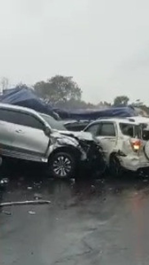 Truk Sebabkan Kecelakaan Beruntun di Tol Cipularang Rem Blong dan Bawa Muatan Berat