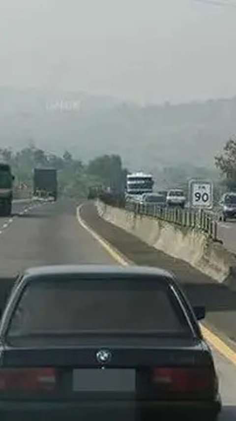 Polisi Olah TKP Kecelakaan Beruntun di Tol Cipularang, Lalu Lintas Arah Jakarta Dialihkan