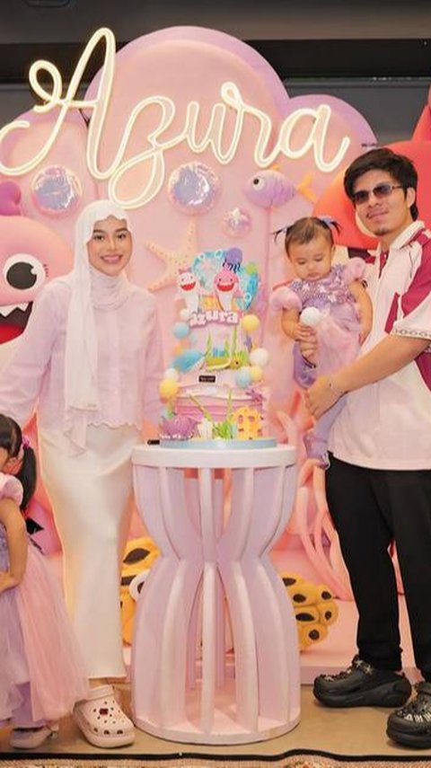 Potret Cantik & Menggemaskan Azura Anak Atta-Aurel di Pesta Ultah Ke-1, Bahagia Dihadiri Semua Anggota Keluarga