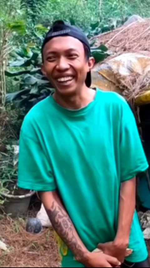 ⁠Ingin Tobat, Pria Bertato Eks Geng Motor Ini Rela Menyendiri Tinggal di Gubuk Tengah Hutan