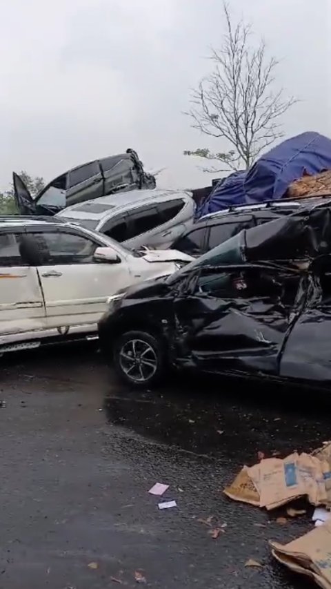 Detik-detik Kecelakaan Beruntun Tol Cipularang, Terekam Jelas di Dashboard Cam Pengendara Selamat