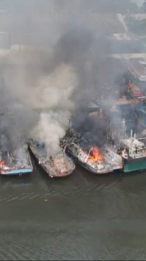 Kronologi 13 Kapal di Pelabuhan Pekalongan Terbakar, Ternyata Ini Pemicunya