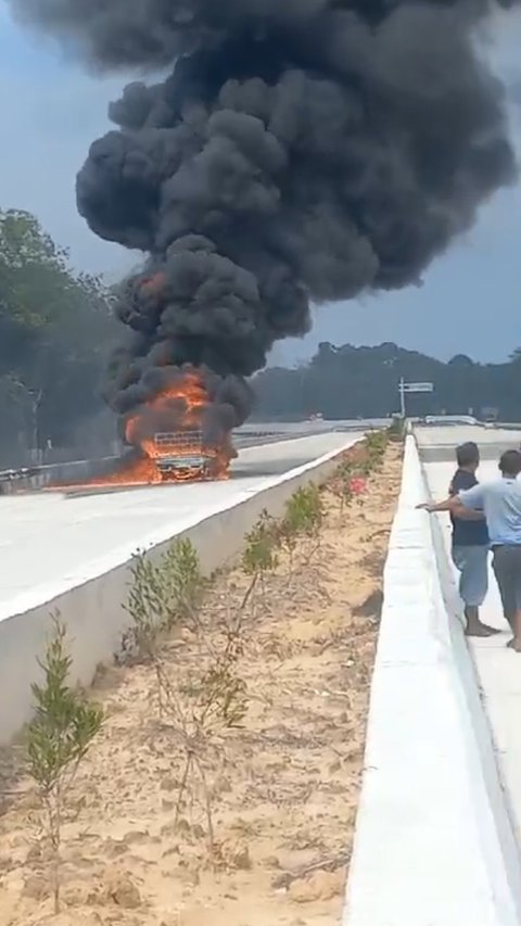 Kecelakaan di Tol Bayung Lencir, Sopir dan Kernet Tewas dalam Mobil Terbakar