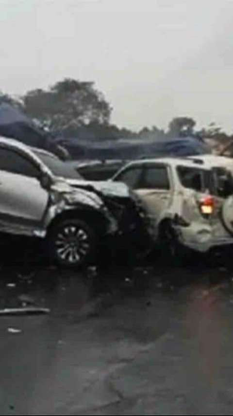 VIDEO: Mengerikan Penampakan Mobil Bertumpuk Kecelakaan Beruntun di Tol Cipularang KM 92