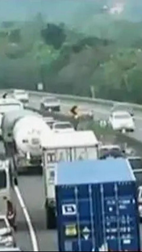 VIDEO: Kapolda Jabar Blak-blakan Fakta 17 Kendaraan Kecelakaan di Tragedi Tol Cipularang